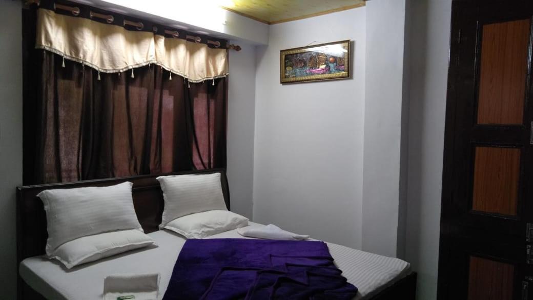Debbhumi Regency Hotel Sangla Luaran gambar