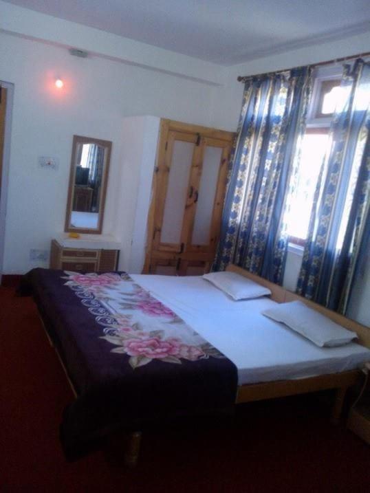 Debbhumi Regency Hotel Sangla Luaran gambar
